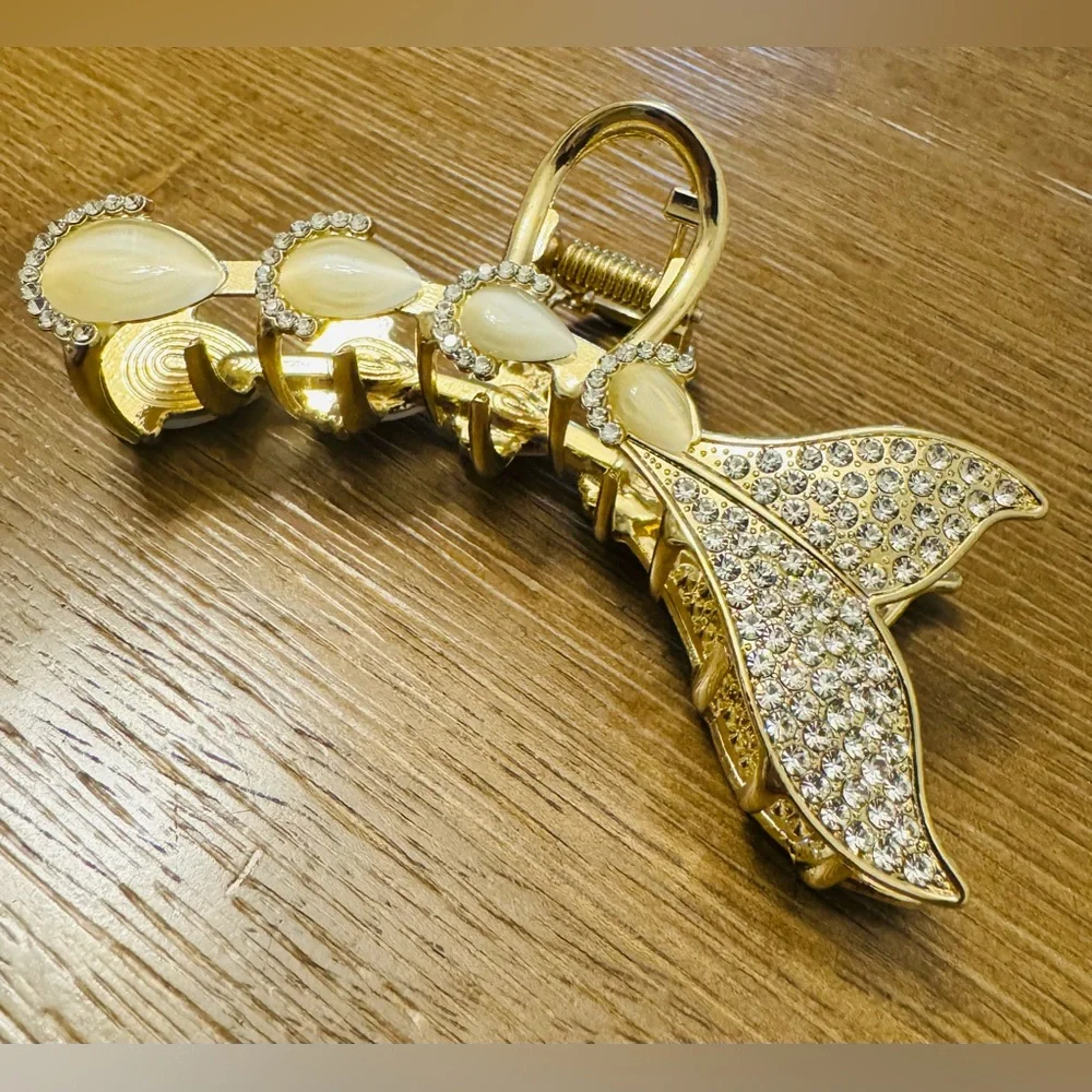 Ipetboom. 1 fish tail shaped hair clip, fashionable hair clip for women 1 piece.